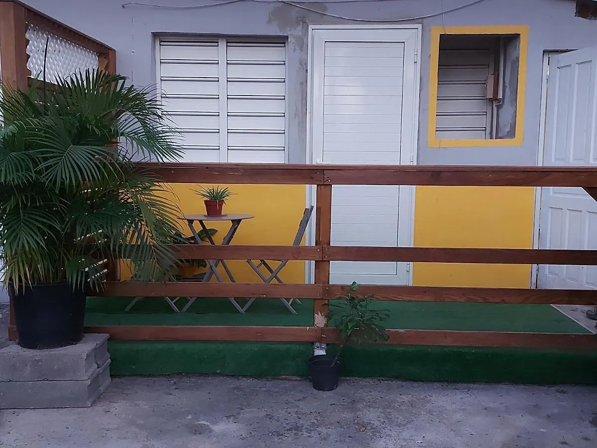 Le Dominad Bas De Villa 700M Du Bain Chaud Canalsat Gratuit Parking Prive Gratuit Wi Fi Gratuit Bouillante 0*,  Guadeloupe